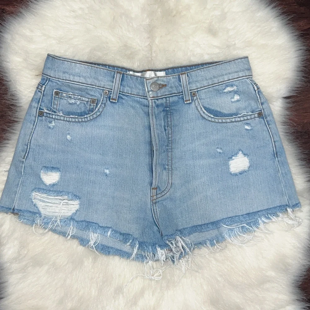 Reformation Short - Picture 1 of 8